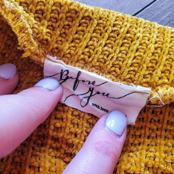 Before You Mustard Chenille Knit Cropped V-Neck Sweater Women's Size Small EUC - Picture 12 of 13